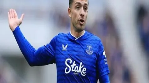 巴爾韋德雙響炮助皇馬，米蘭戰場展驚采獲佳績！