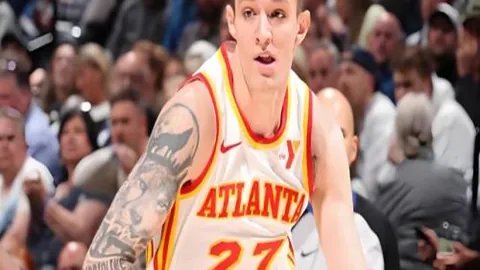 欧冠淘汰赛前瞻：勒沃库森对决阿森纳，专家预测谁能领先